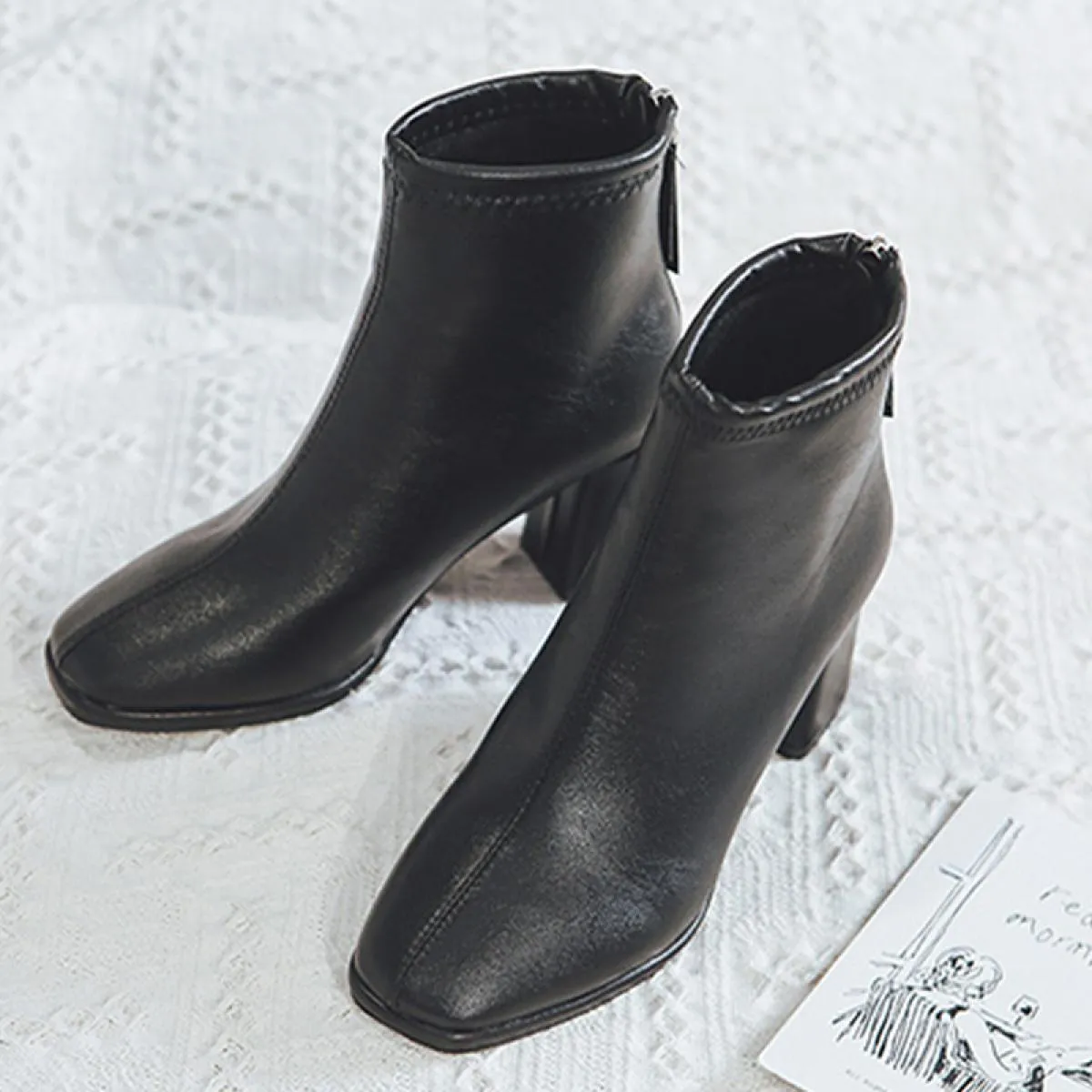2023 Inverno Donna Caviglia Tacchi medi Scarpe Chunky Casual Stivali da moto Nuova tendenza Décolleté Goth Punta quadrata Donna