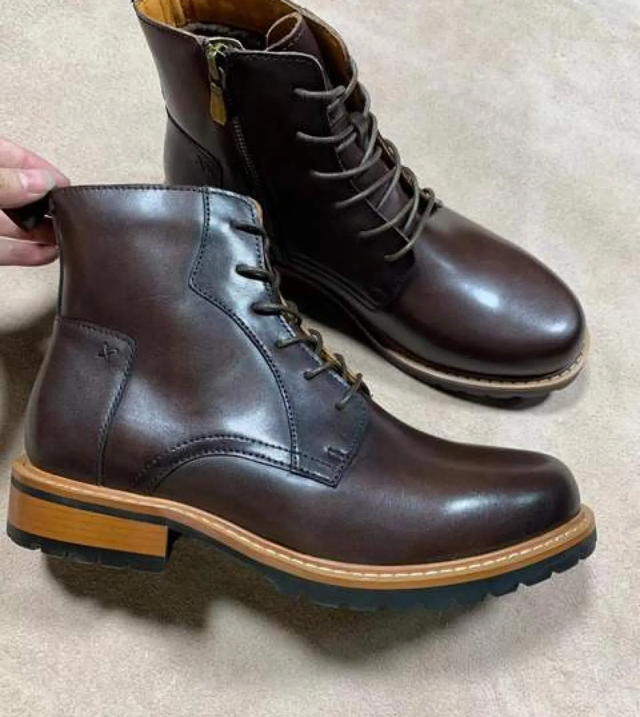 2023 Stivali da uomo di marca Inverno Scarpe calde invernali in vera pelle con pelliccia Stile retrò Stringate alla caviglia fat