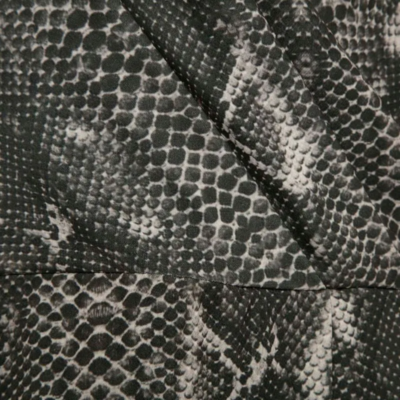 Abito animalier pitonato grigio scollato a V 