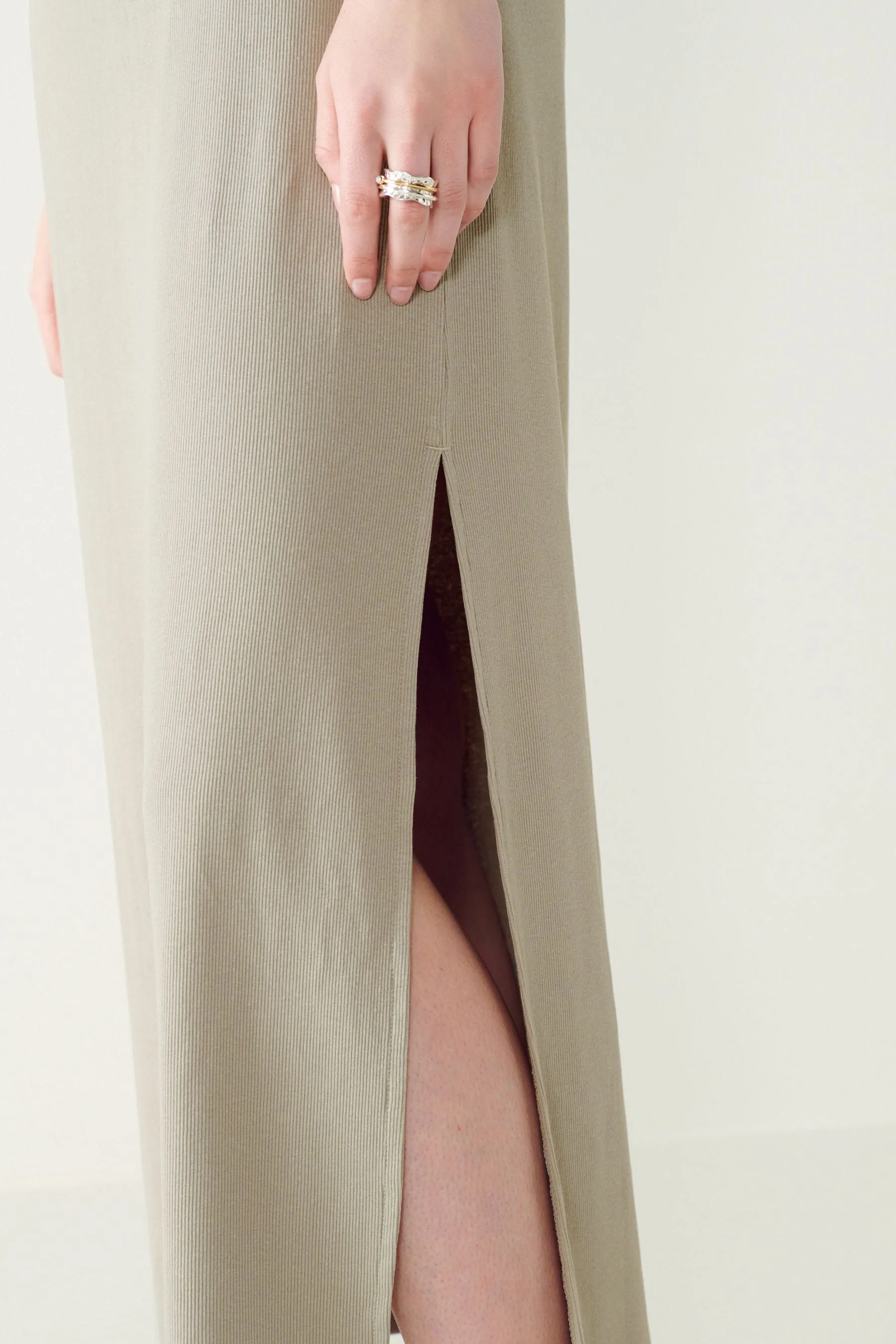 Abito maxi a colonna a T-shirt a coste con spacco