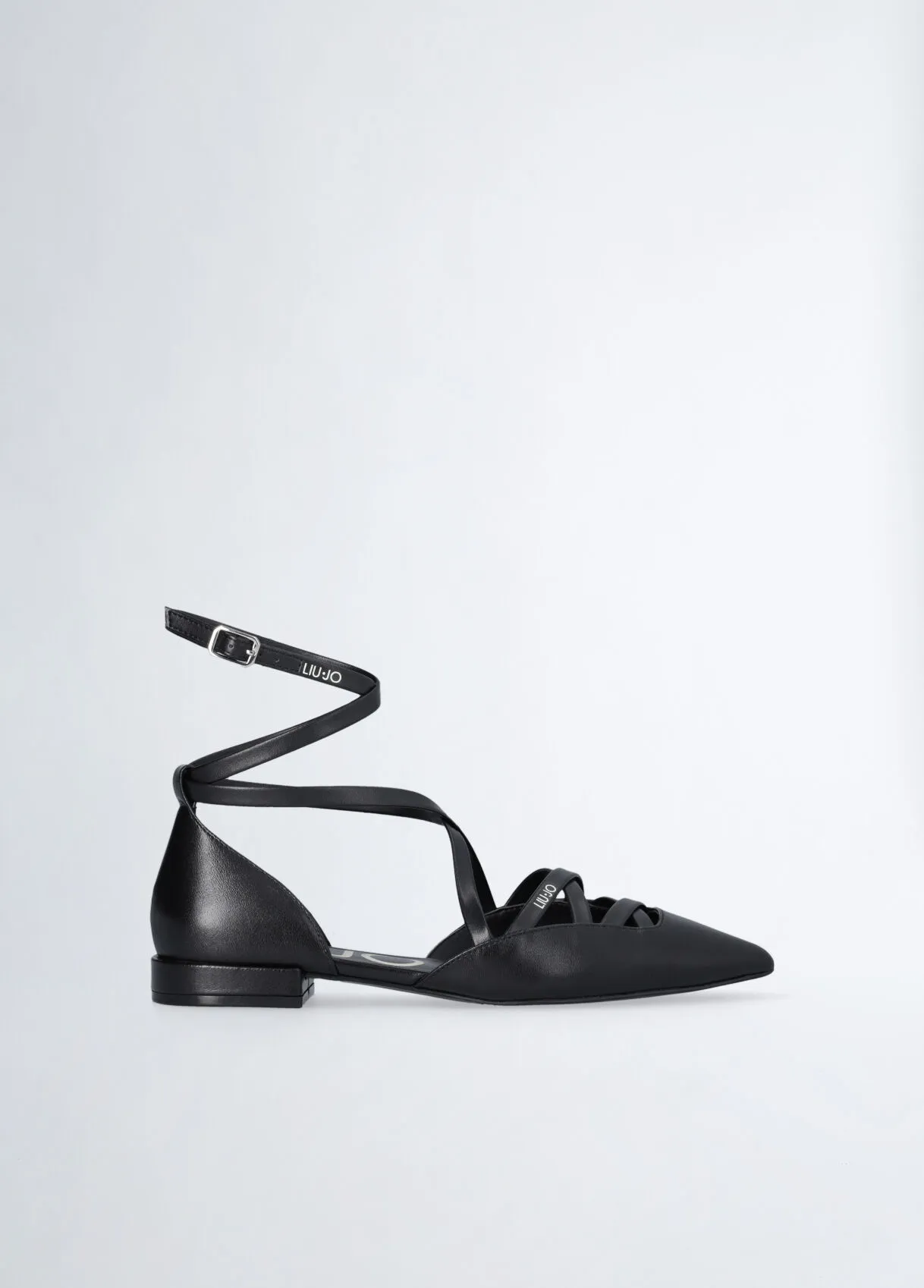 Ballerine nere in pelle con cinturino