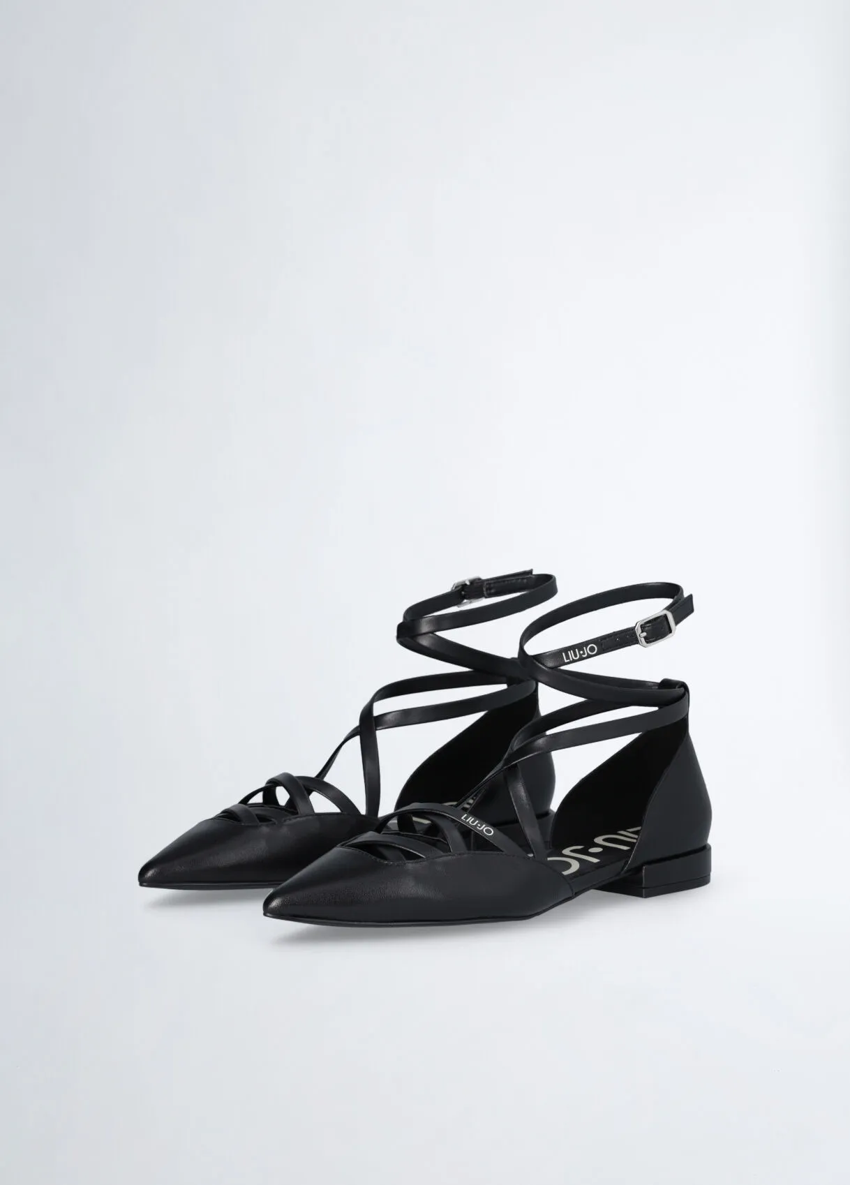 Ballerine nere in pelle con cinturino