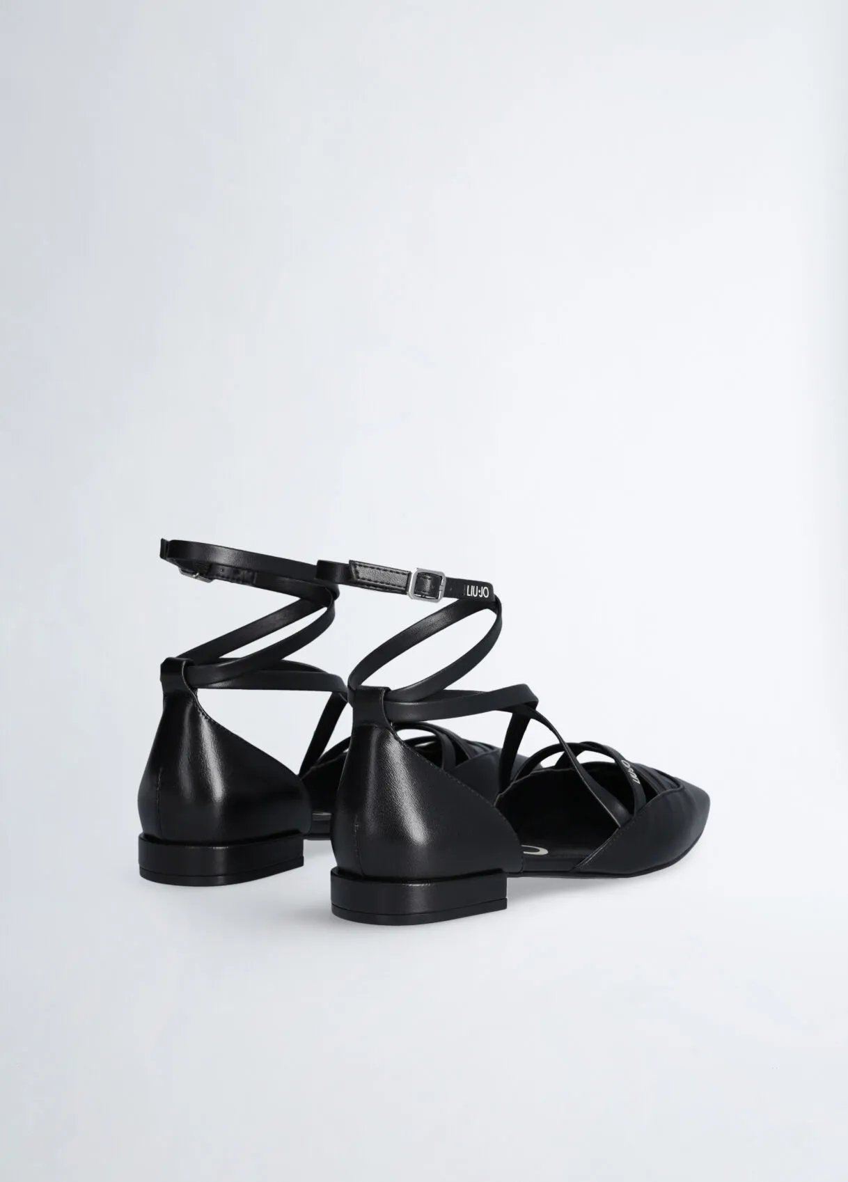 Ballerine nere in pelle con cinturino