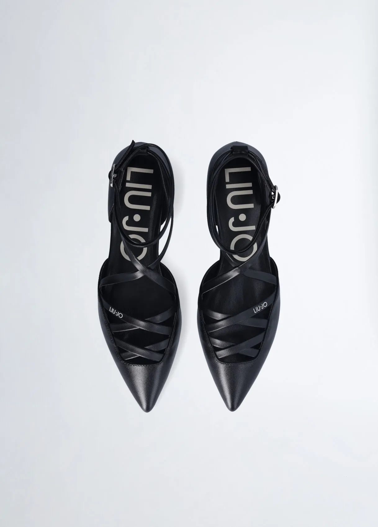 Ballerine nere in pelle con cinturino