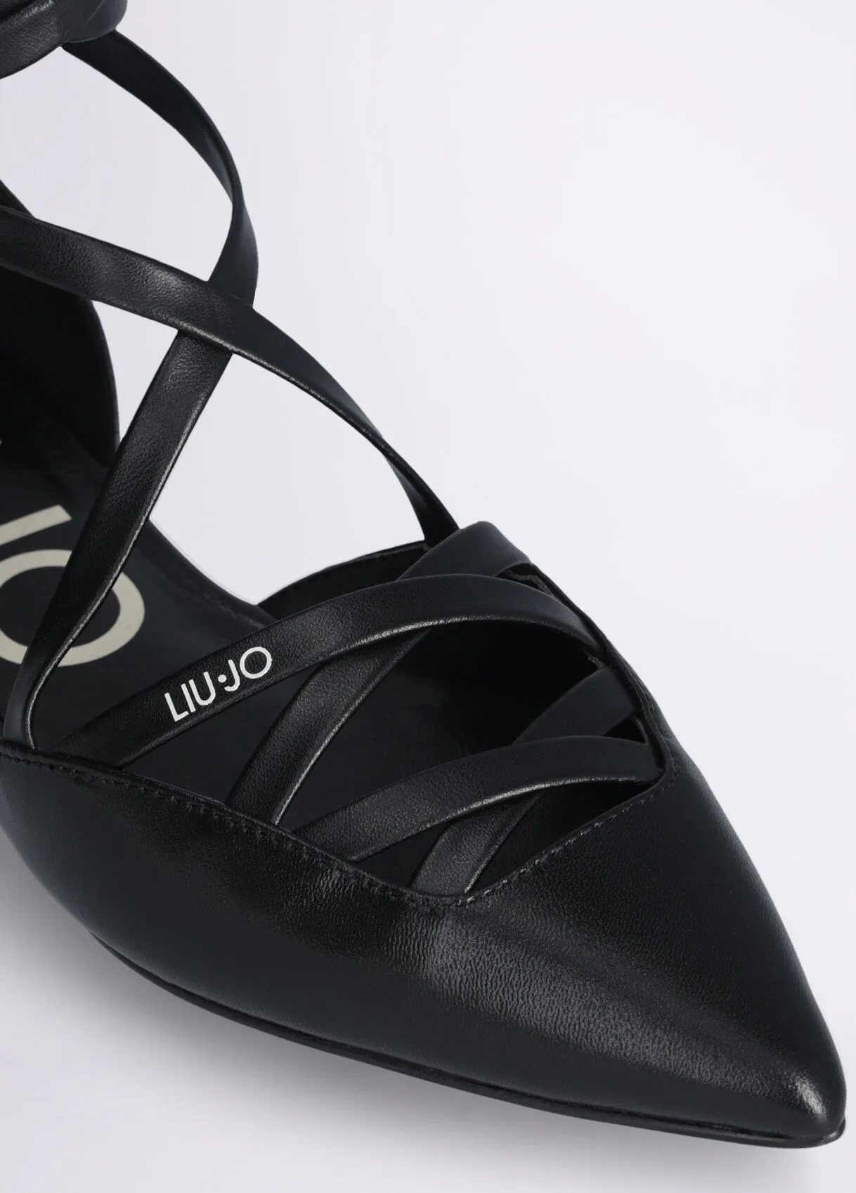 Ballerine nere in pelle con cinturino