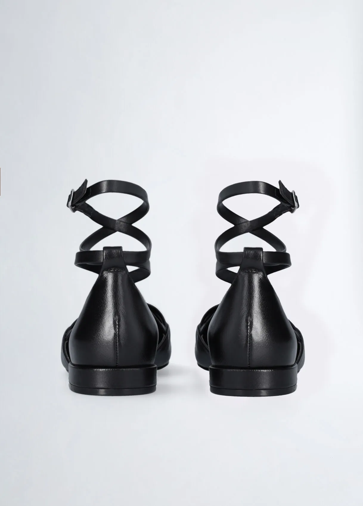 Ballerine nere in pelle con cinturino