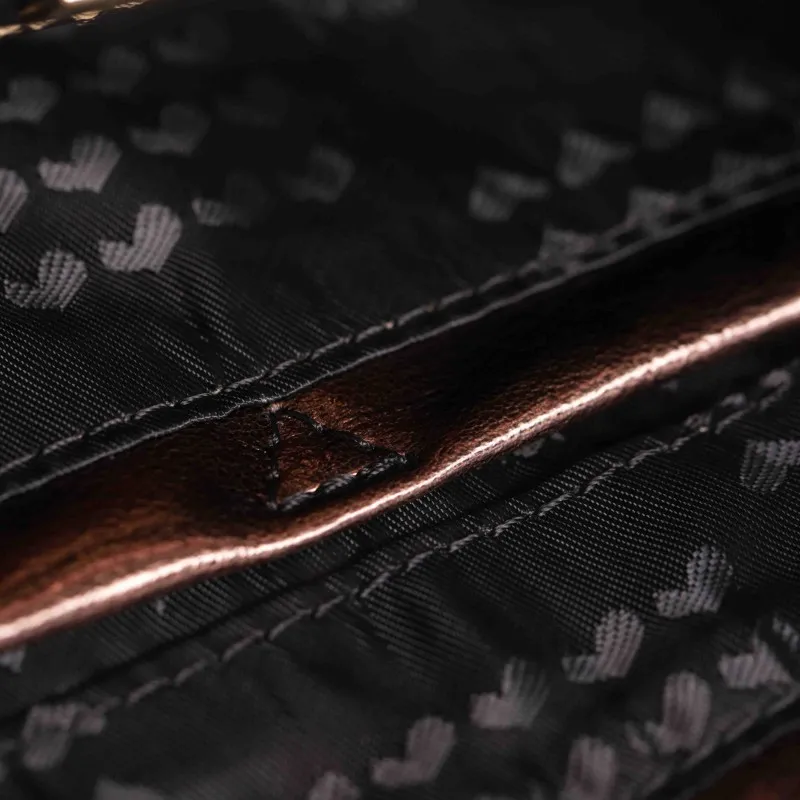 BORSA A MANO CON TRAMA IN RILIEVO BRONZO