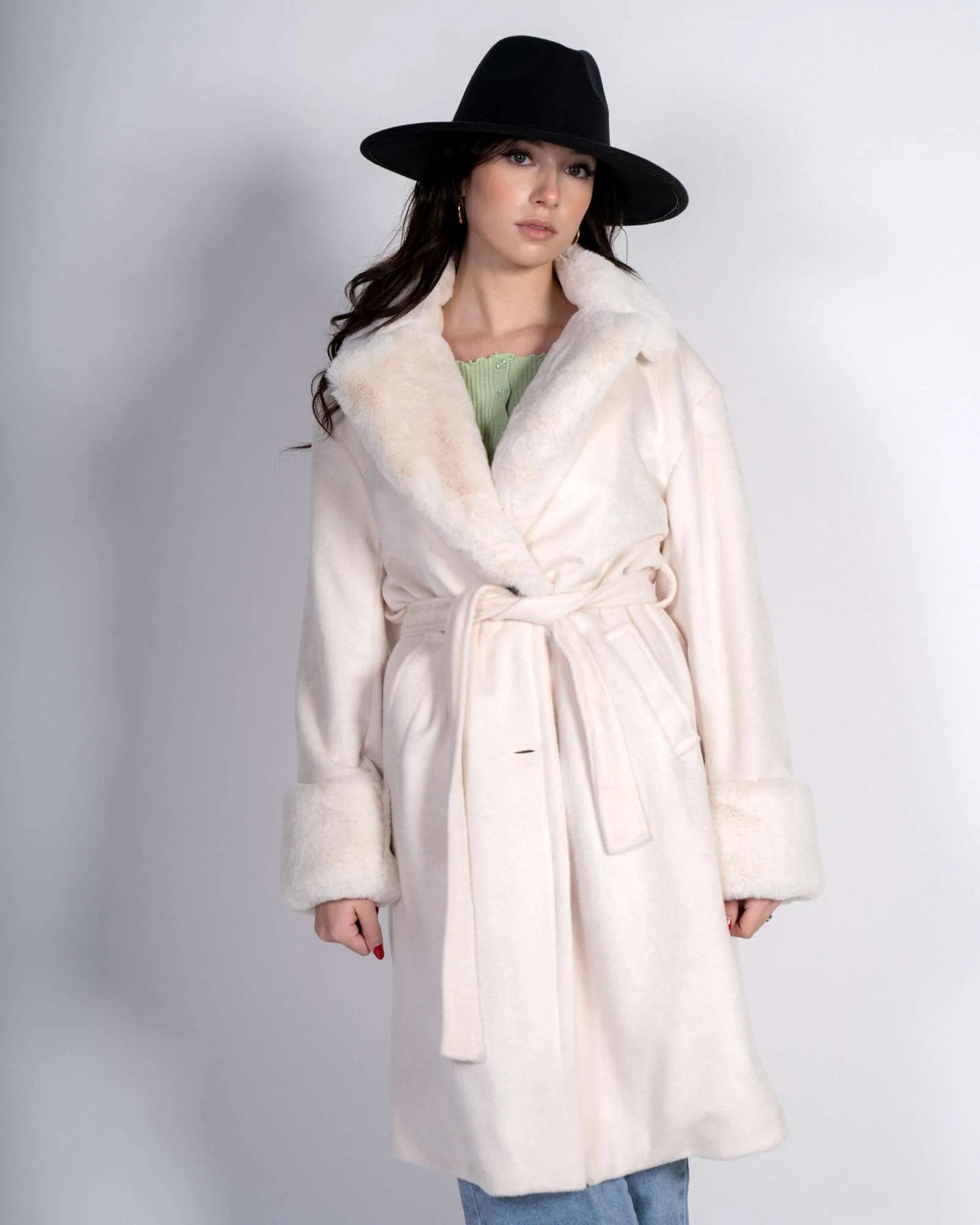 Cappotto lungo con collo pelliccia e polsi - bianco