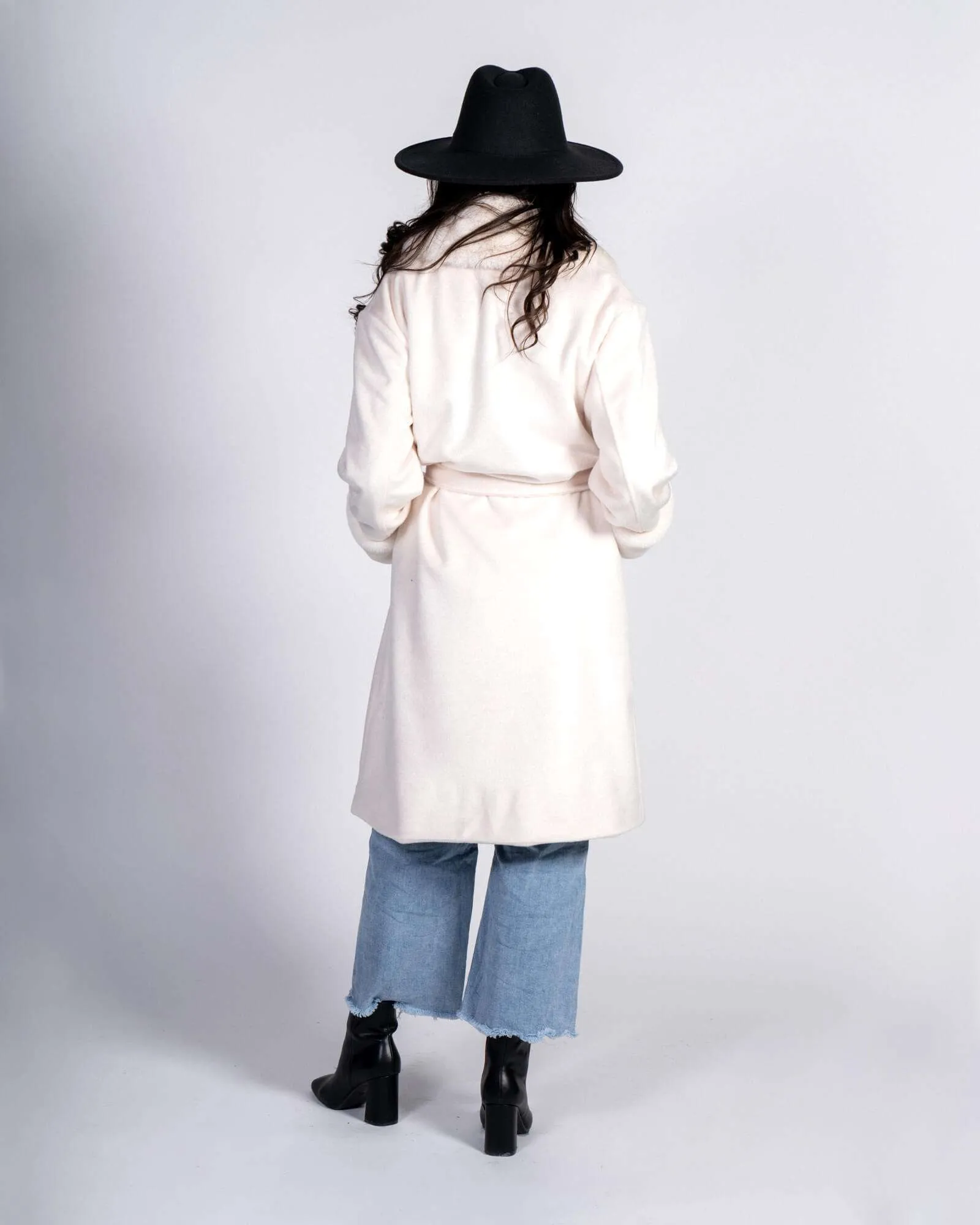 Cappotto lungo con collo pelliccia e polsi - bianco