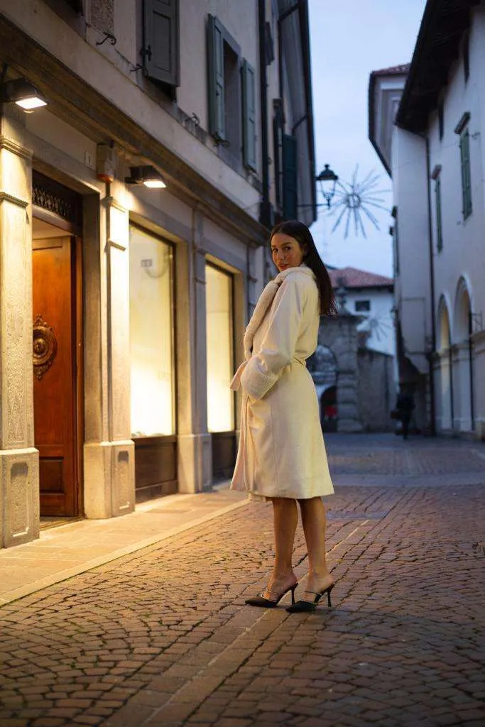 Cappotto lungo con collo pelliccia e polsi - bianco