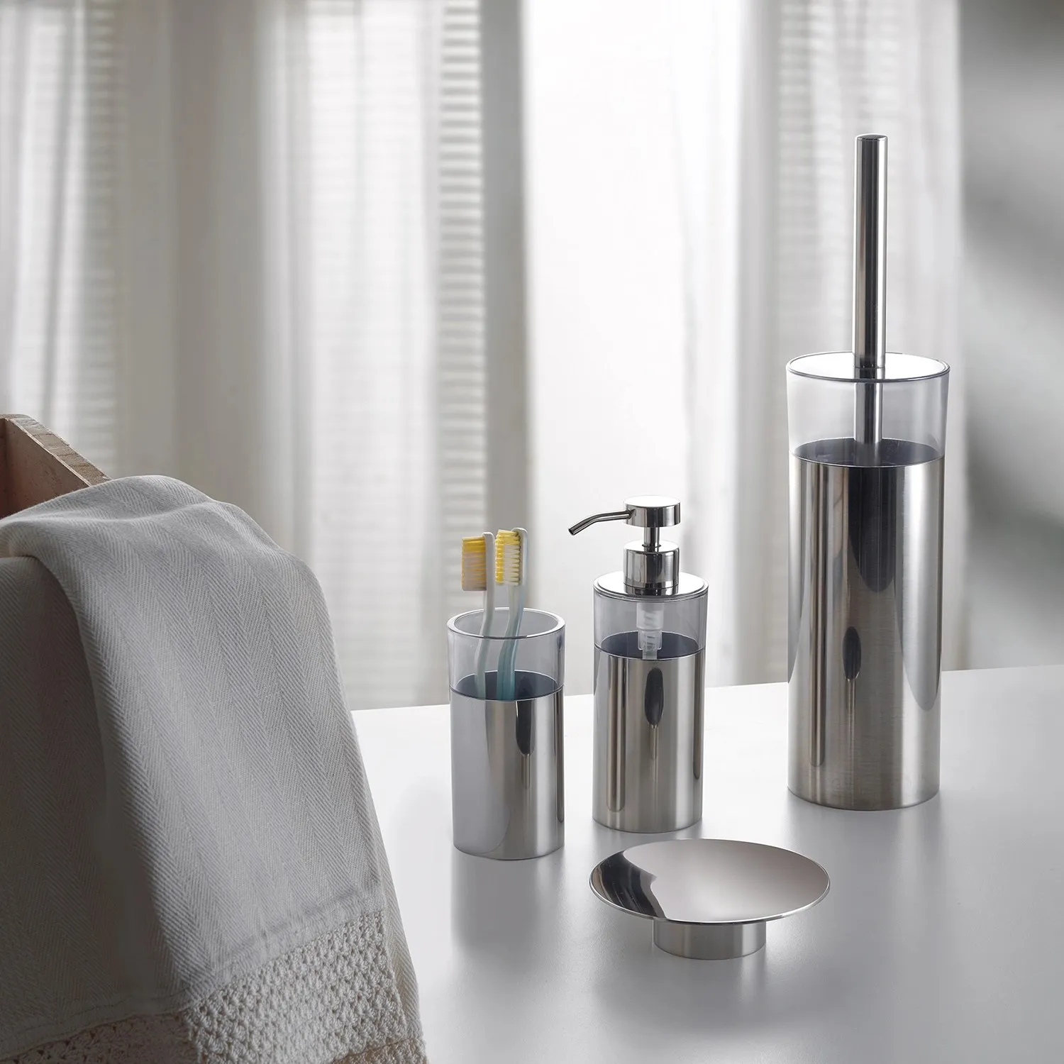 Dispenser sapone Betty in acciaio inox e resina cromo