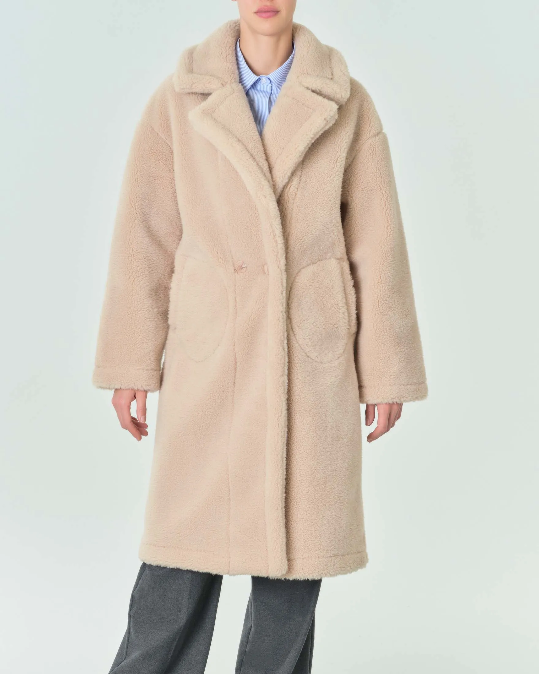 Ecomontone lungo beige con scollo a rever