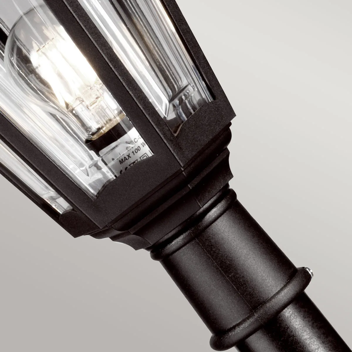 Elstead Lighting  Lampada da terra alta da giardino struttura in resina e diffusore in acrilico Kinsale - 100W