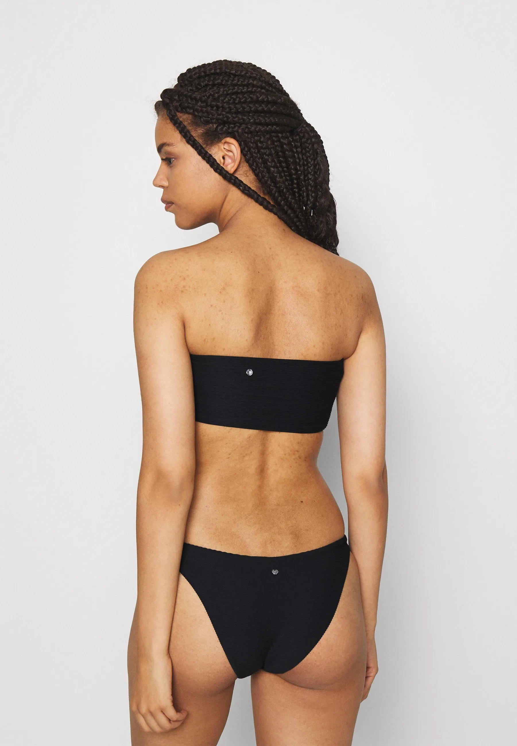 ESSENTIALS TUBE - Bikini pezzo sopra