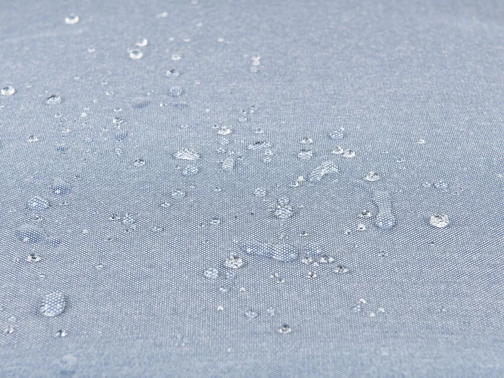 Lettino prendisole legno di acacia cuscino grigio scuro CESANA