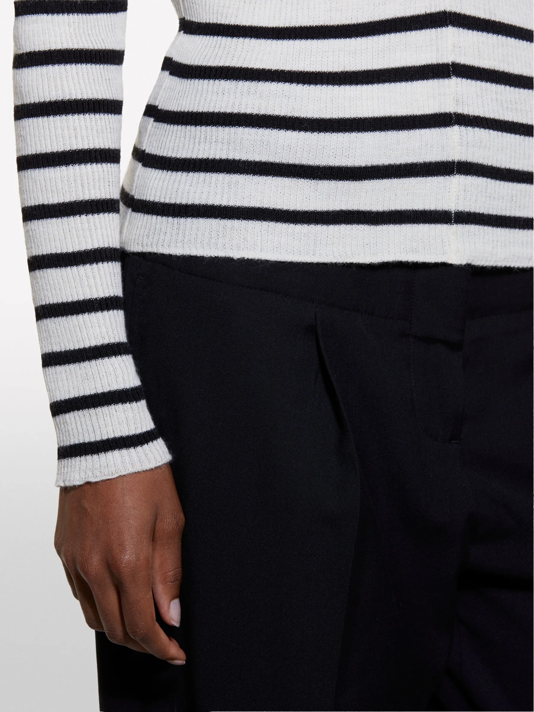 Maglia slim fit a righe multicolore