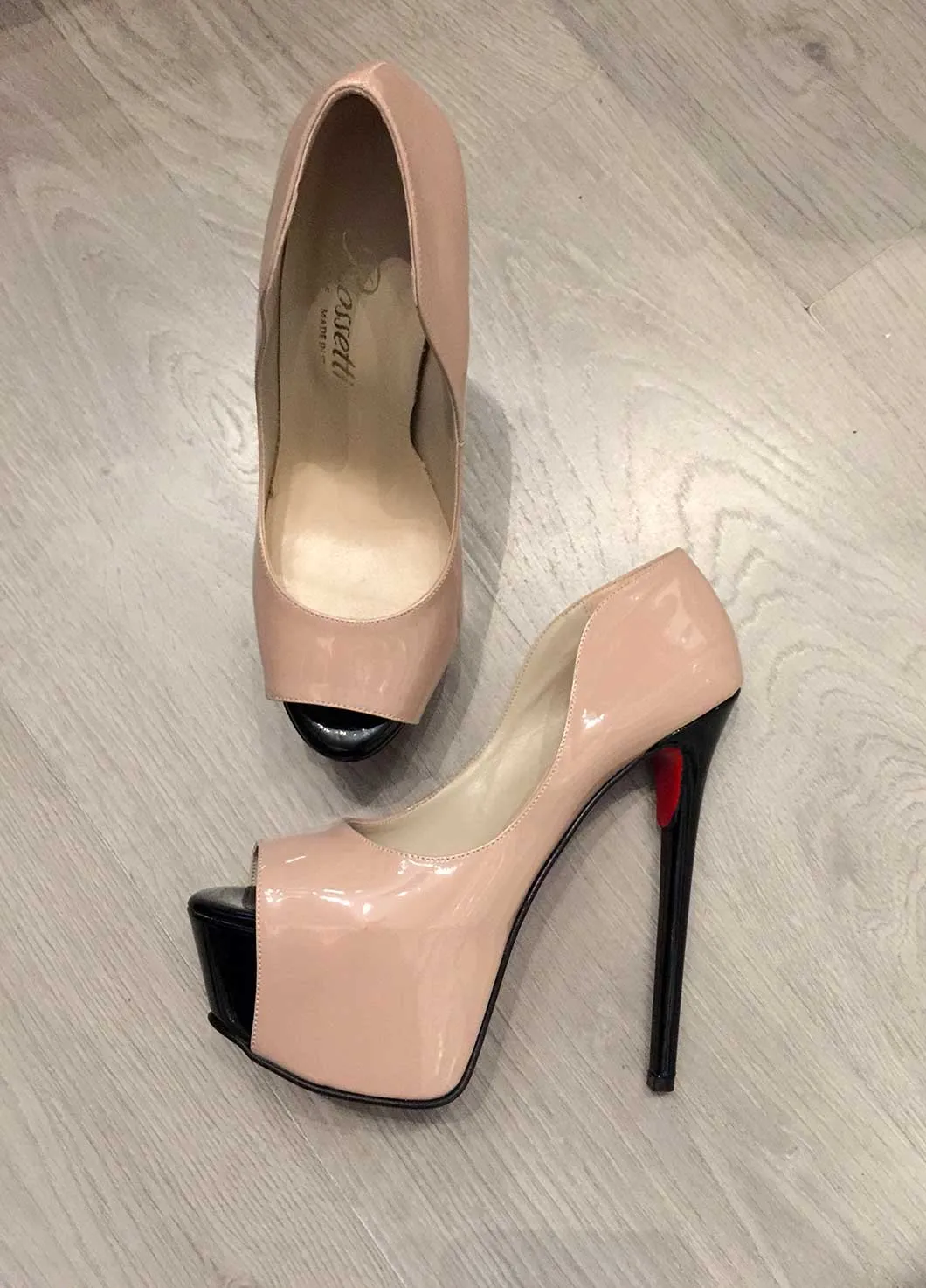 Open Toe beige con tacco nero