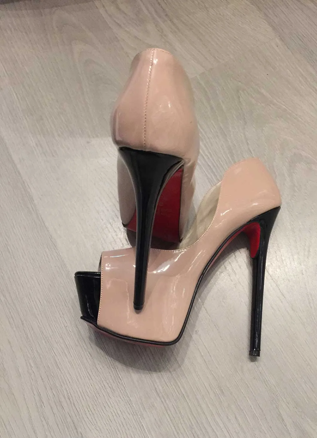 Open Toe beige con tacco nero