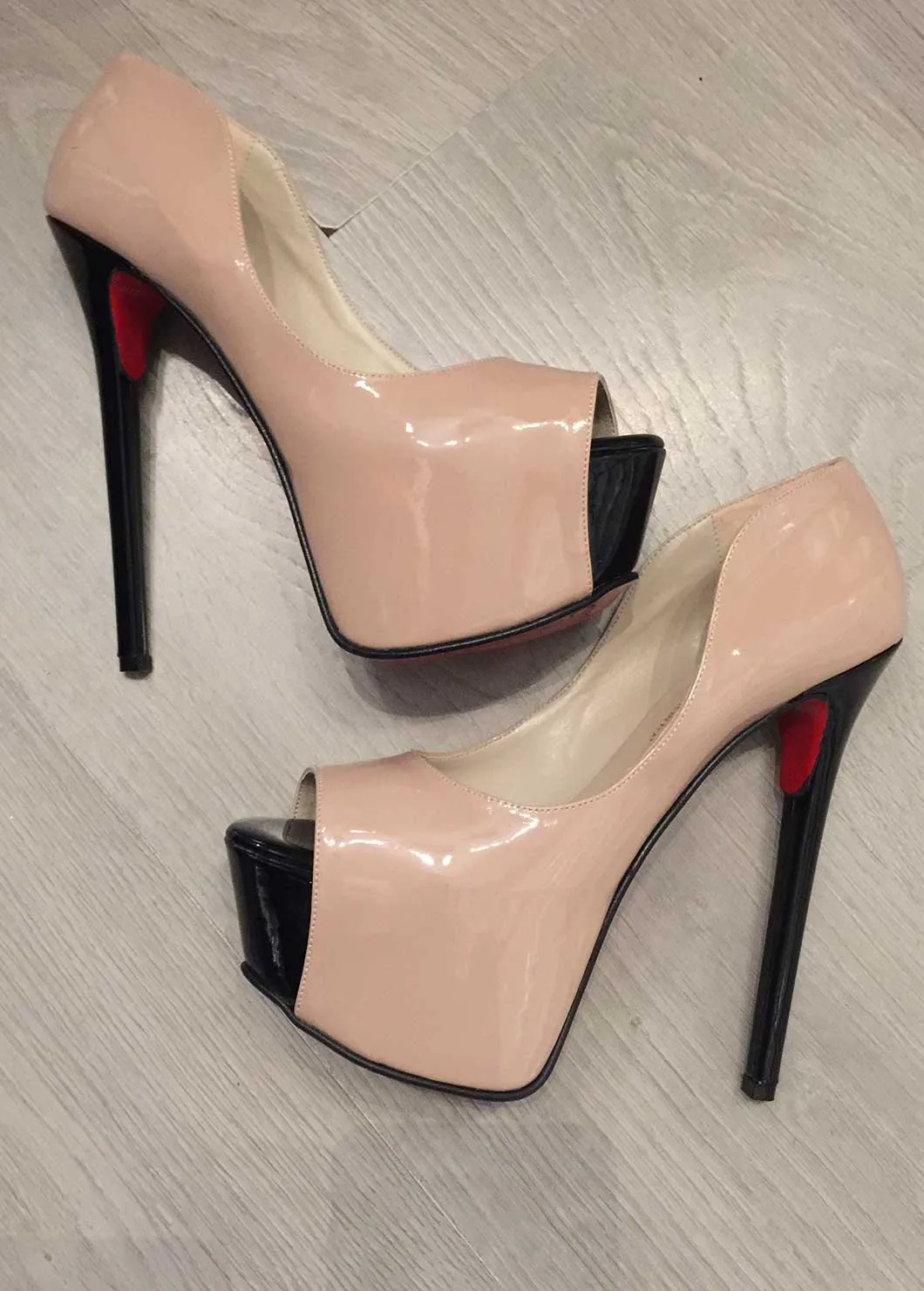 Open Toe beige con tacco nero