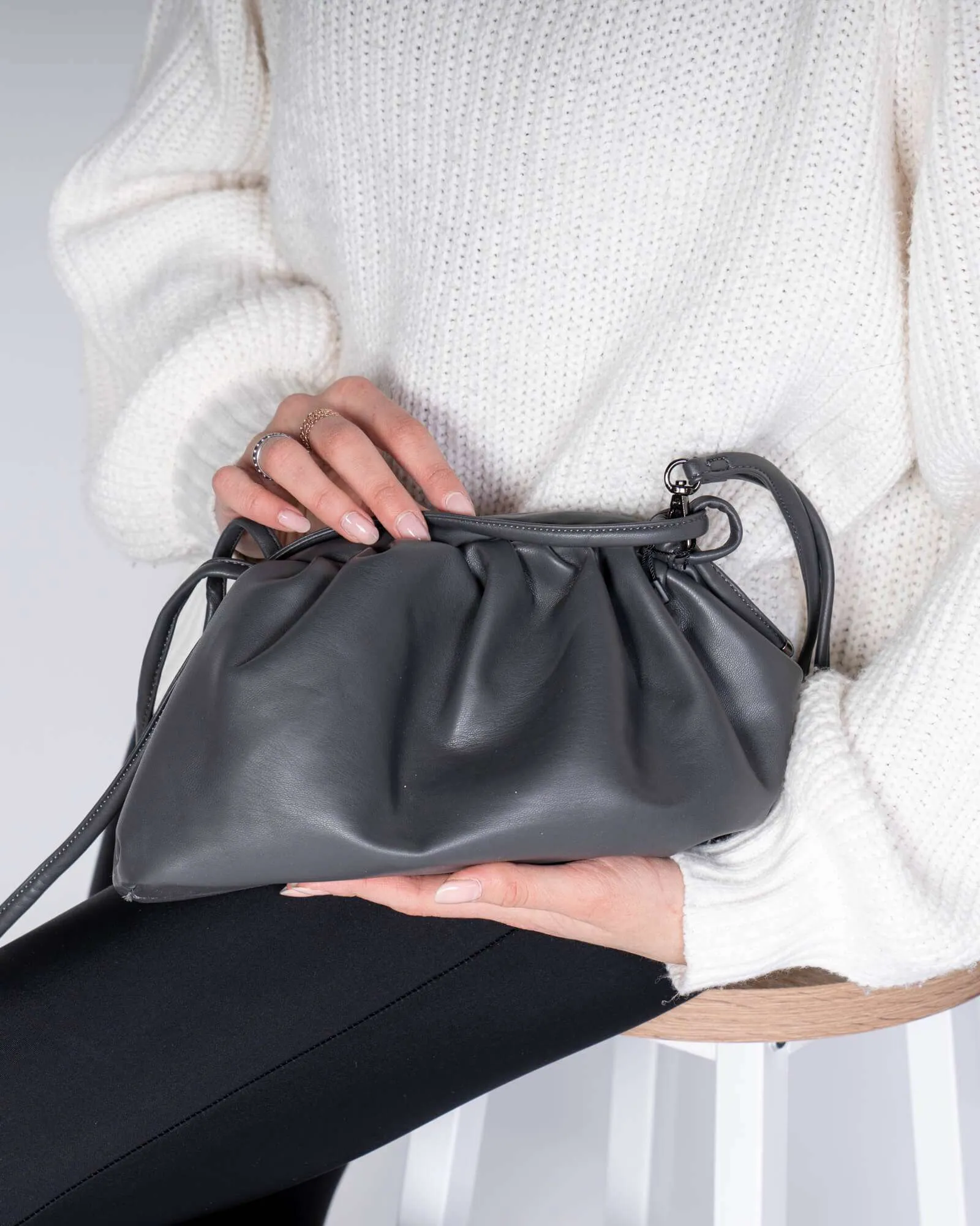 Pochette oversize con tracolla