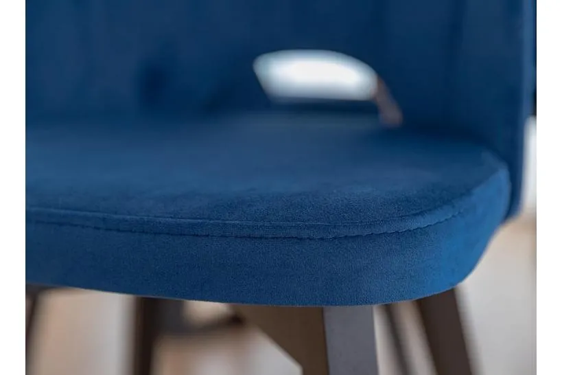 Poltroncina blu imbottita BRENO