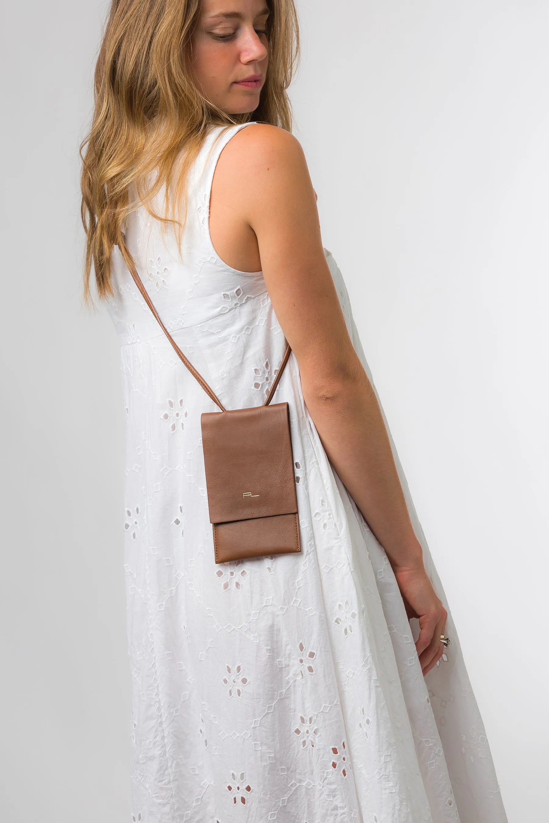 Pure Luxuries London - Rina - Borsa per telefono a tracolla in pelle nappa