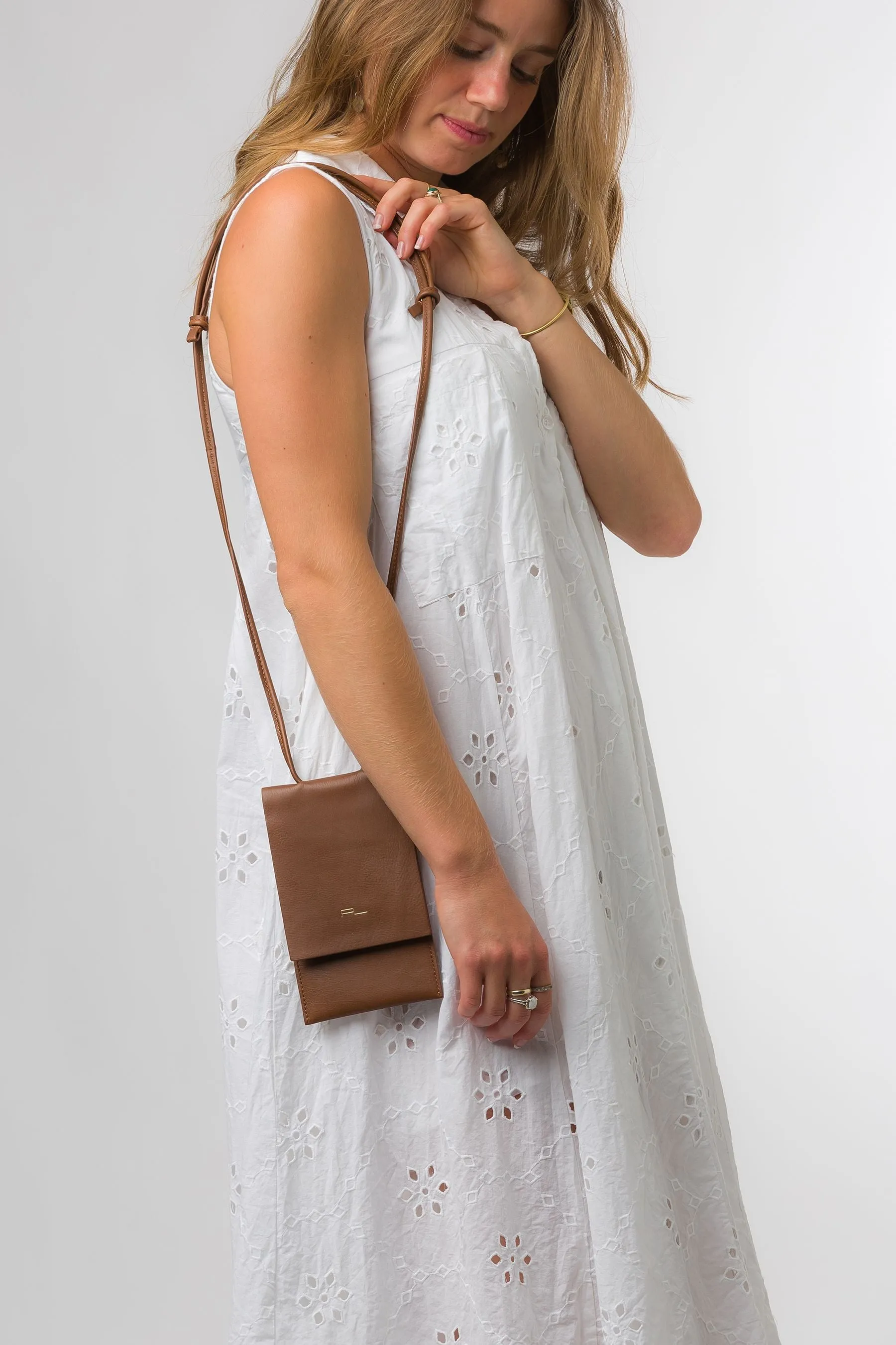 Pure Luxuries London - Rina - Borsa per telefono a tracolla in pelle nappa