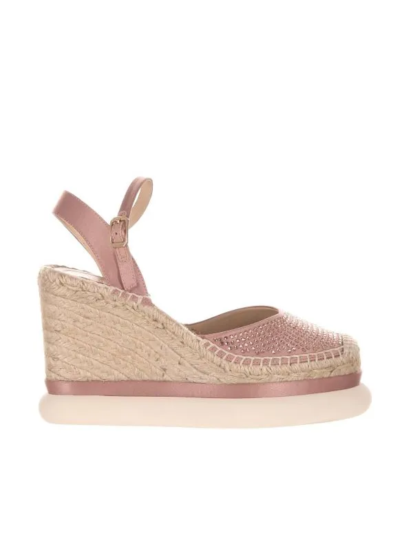 Sandalo in raso con zeppa in juta e strass
